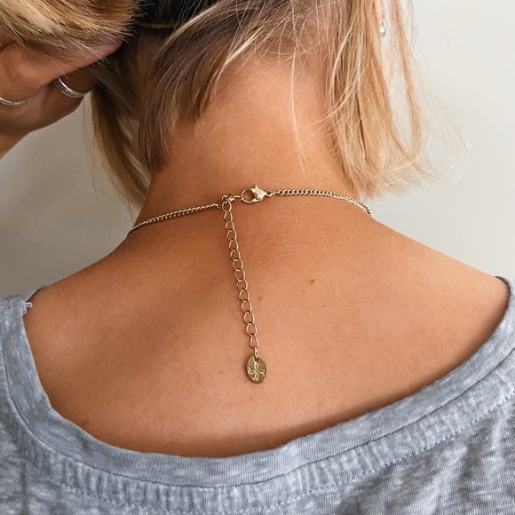 Elegant pink daisy necklace - Picture 2 of 3